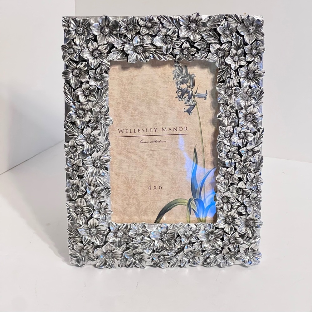 Silver Flower Cluster Metal Tabletop Photo Frame Fits 4 x 6” image